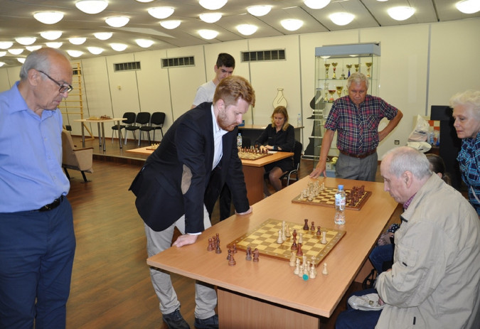 Владимир Поткин дал сеанс одновременной игры в «Останкино»