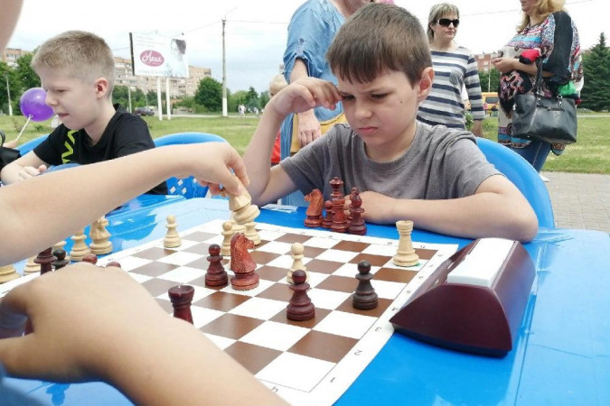 Железногорские шахматисты соревновались под открытым небом