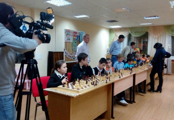 Вместо мессенджеров и соцсетей – шахматы и книги