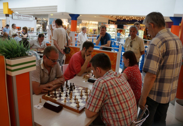 Шахматная кофейня ждет гостей